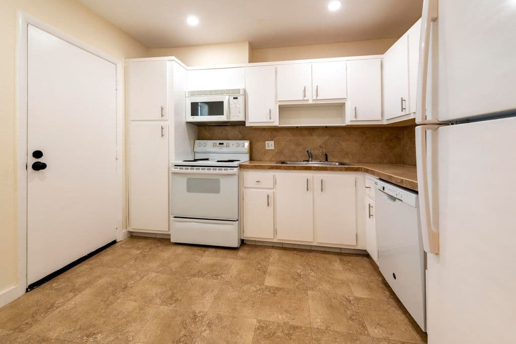 2-bedroom Condo — 6061 N Falls Cir Drive #402