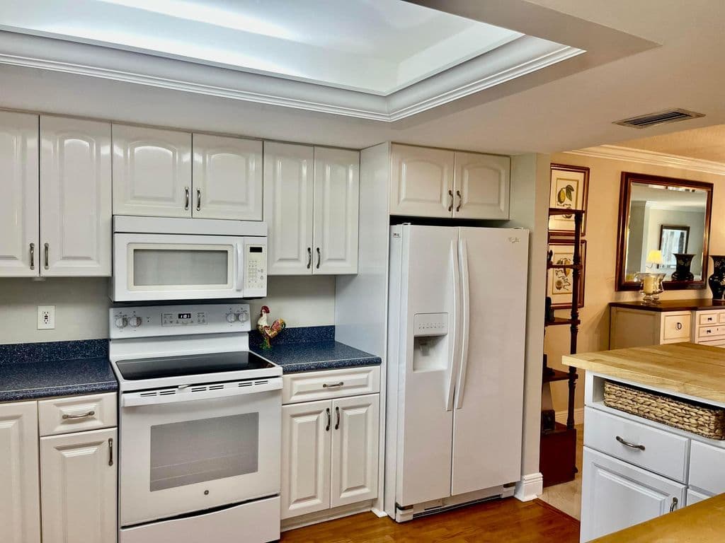 2+1 Condo — 145 Atlantis Boulevard #Ph4