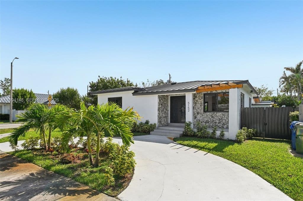5+1 Müstakil ev — 5152 SW 6th St