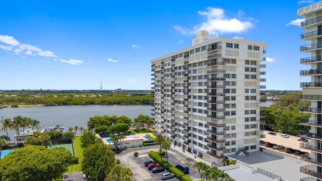 2+1 Condo — 2121 N Ocean Boulevard #207w