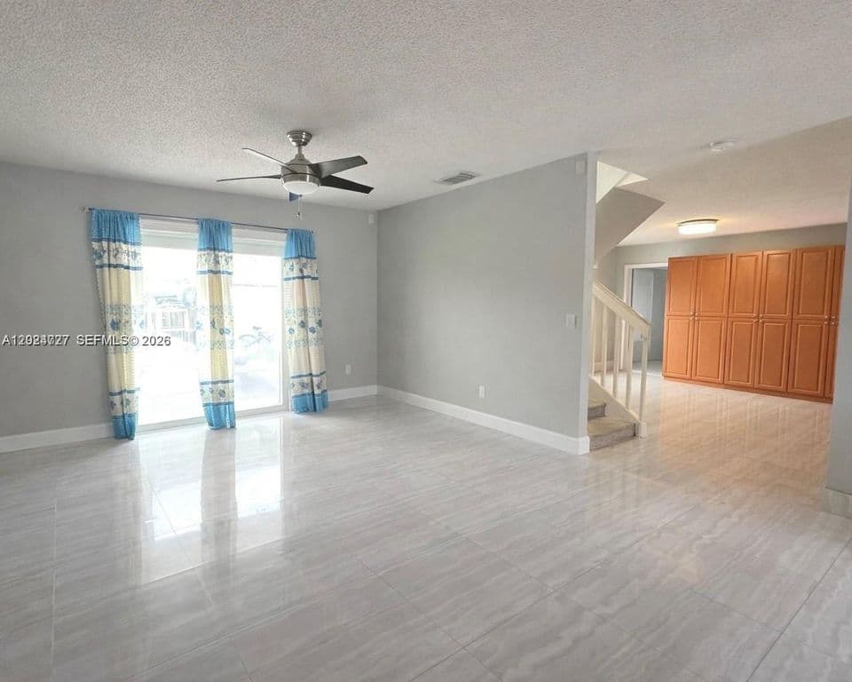 5+1 Müstakil ev — 15302 SW 180th Ter