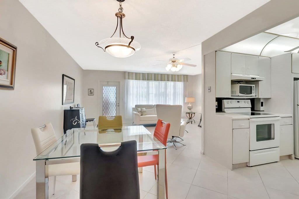 1-bedroom Condo — 2043 Cambridge C