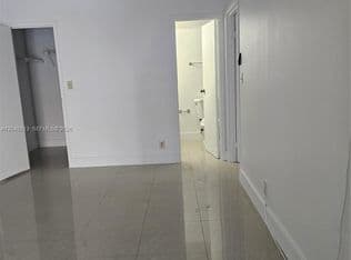 1+1 Condo — 801 Three Islands Blvd APT 218, Hallandale, 33009