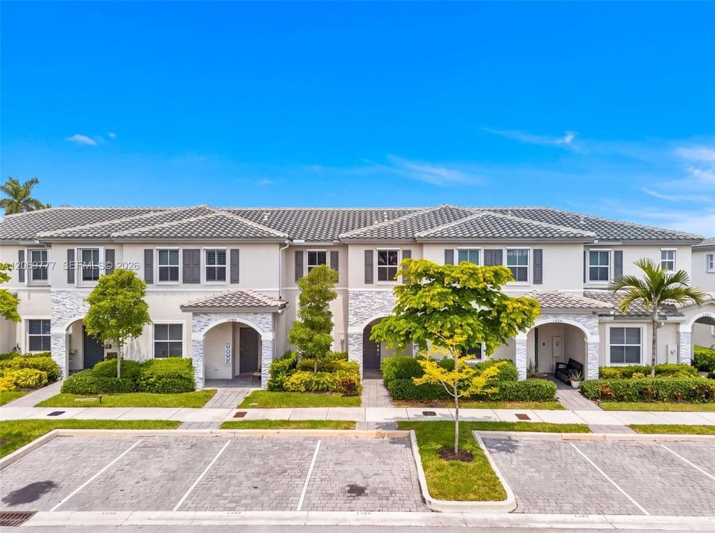 3-bedroom Property — 1586 SE 27th Ter #1586