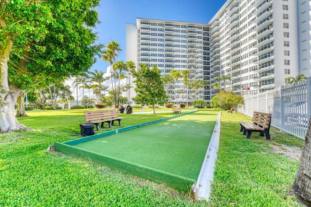 2+1 Condo — 3300 NE 36th Street #516