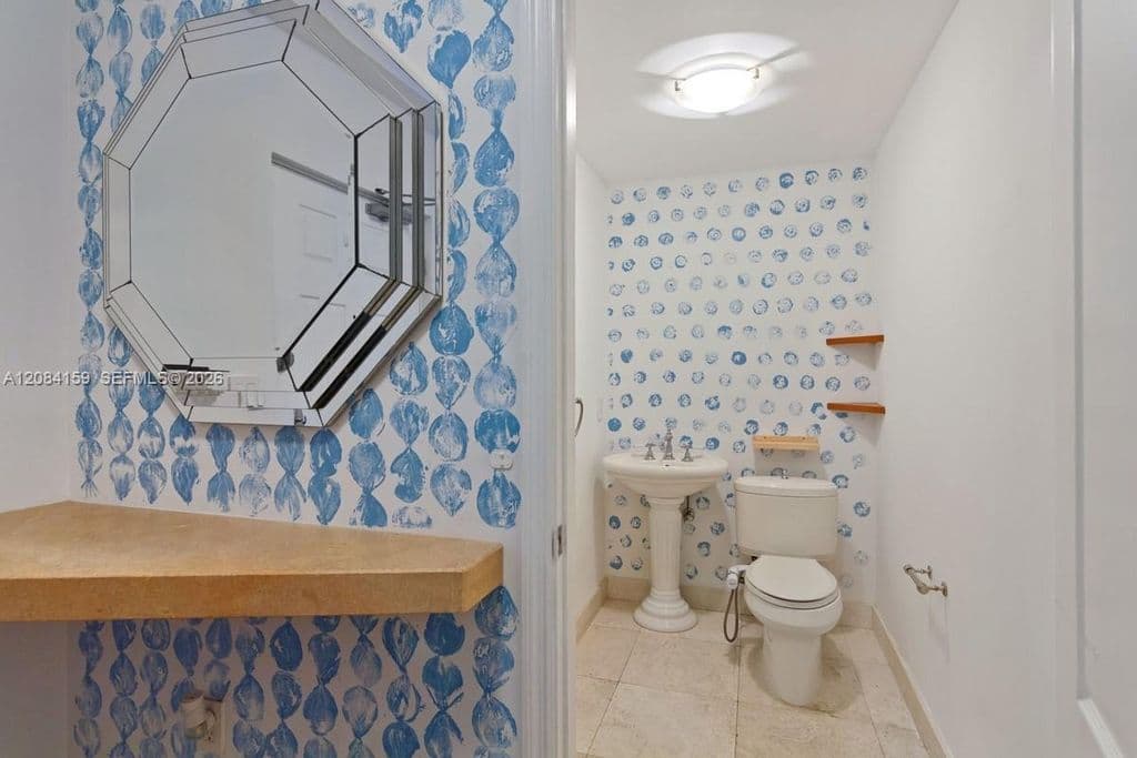 2+1 Condo — 300 Euclid Ave APT 209