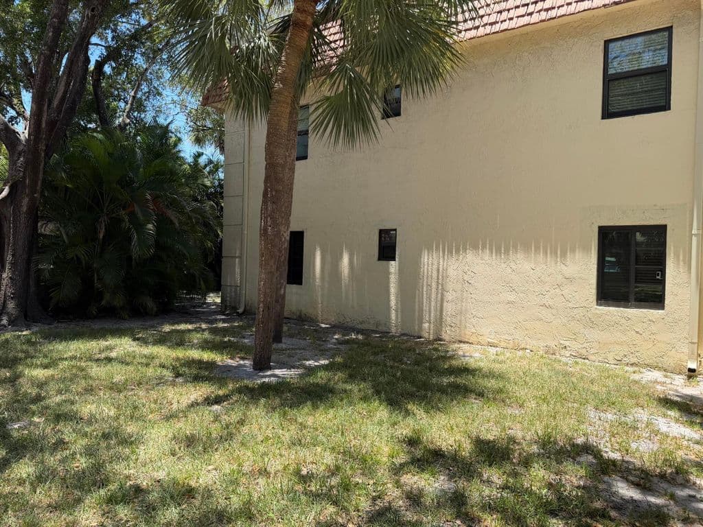 2-bedroom Condo — 140 S CYPRESS Road #111