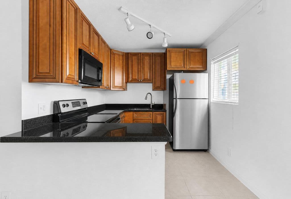 2-bedroom Condo — 2655 NE 8th Avenue #106