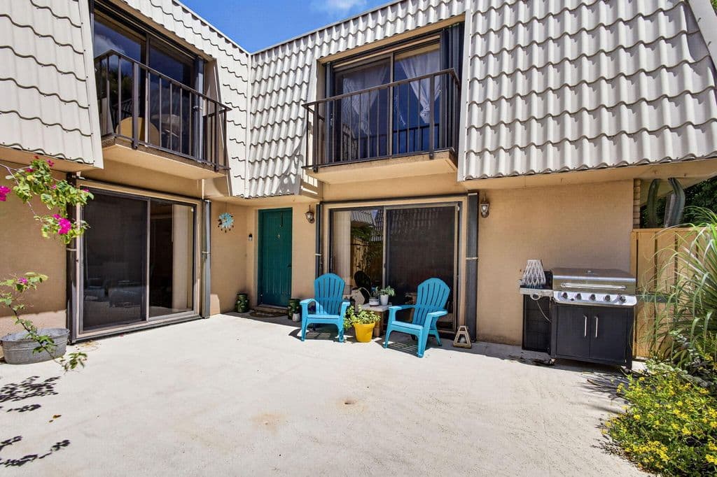 2-bedroom Property — 5107 51ST Way