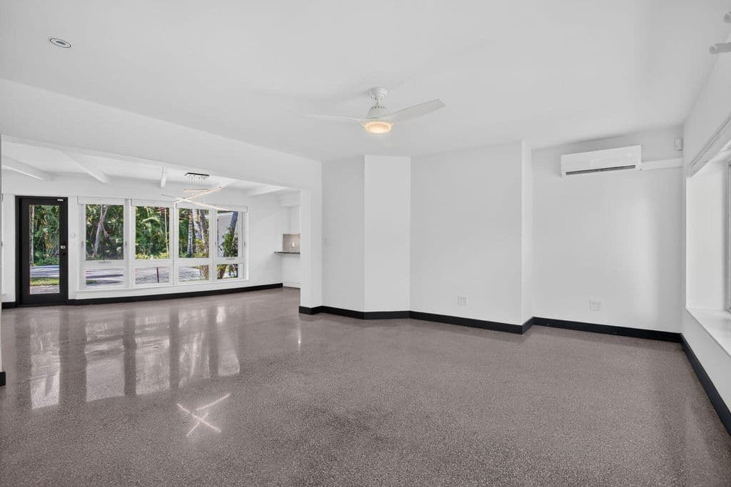 5-bedroom Single-Family Home — 2614 NE 15th Street