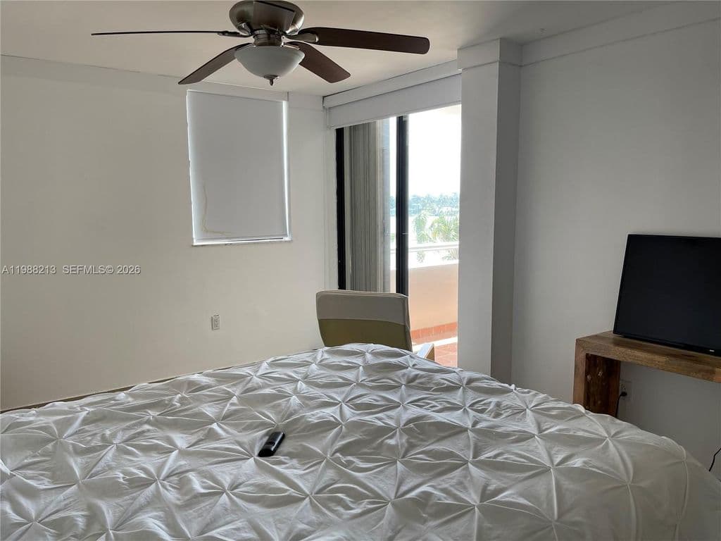 1-bedroom Condo — 6820 Indian Creek Dr #3B
