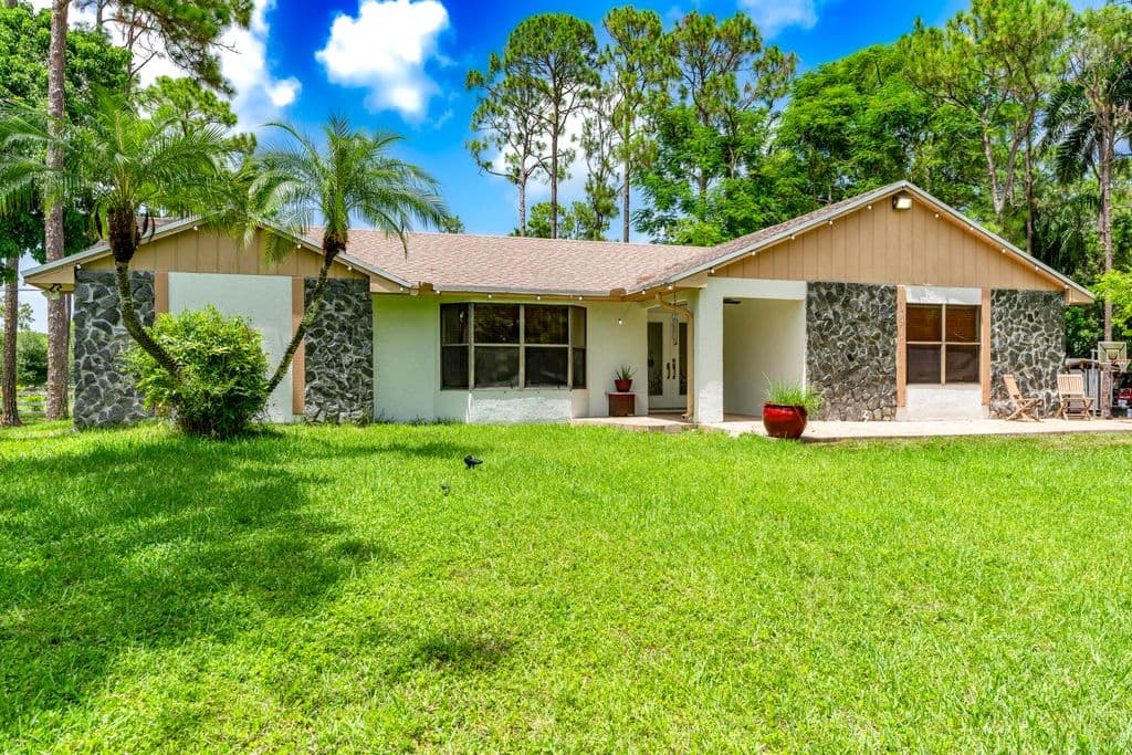 3-bedroom Single-Family Home — 15211 60th Place N