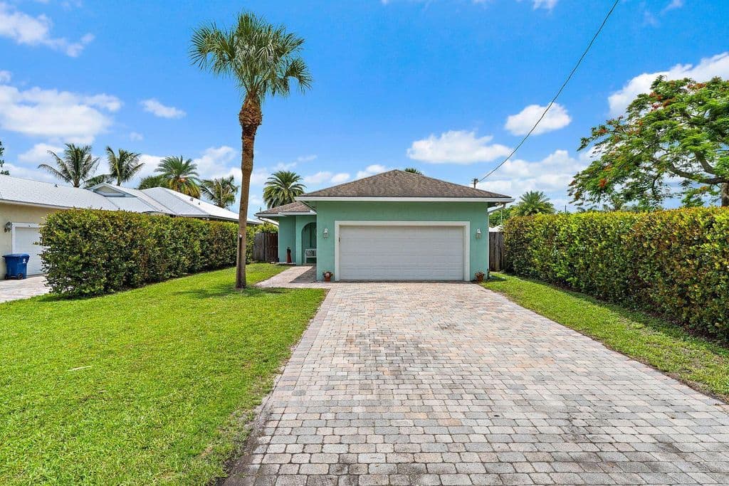 3+1 Müstakil ev — 17620 Cinquez Park Road W