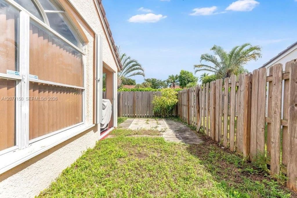 3+1 Müstakil ev — 8021 SW 158th Pl