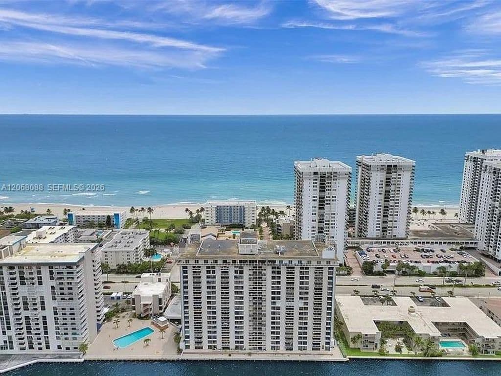 2+1 Condo — 1600 S Ocean Dr APT 14F