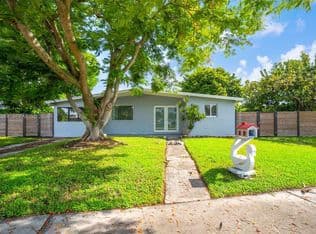 3+1 Müstakil ev — 11445 SW 43rd Ter, Miami, 33165