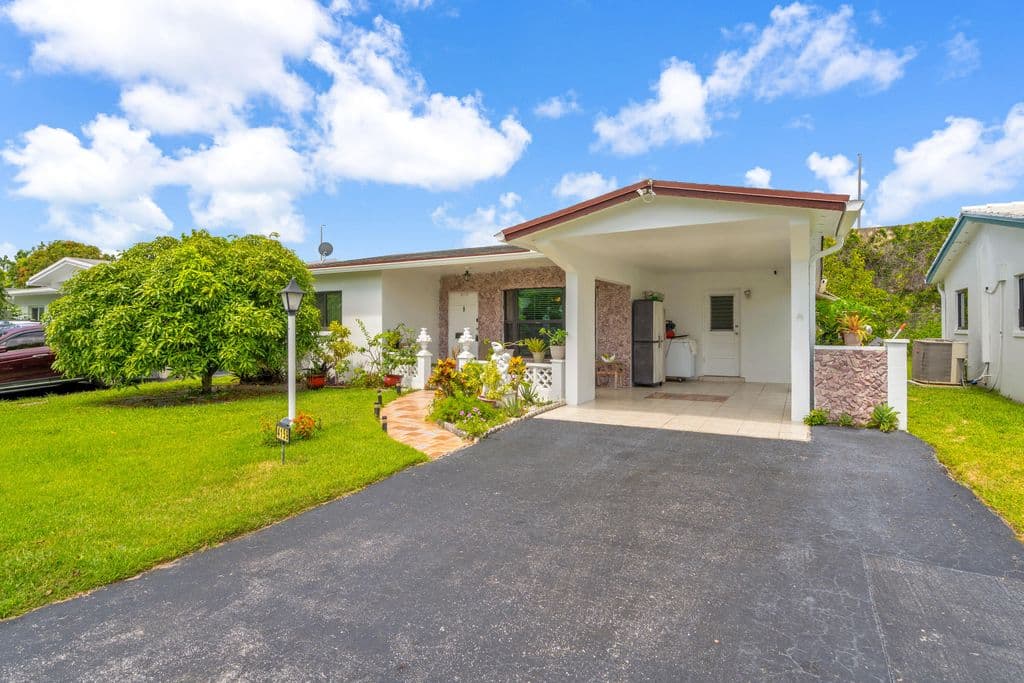 2-bedroom Single-Family Home — 4159 NW 52nd Avenue