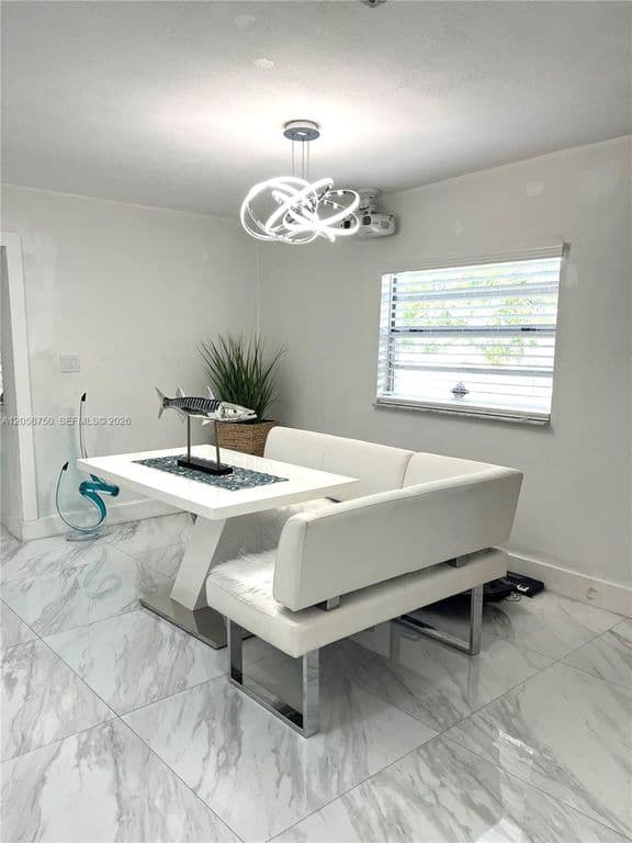 2+1 Müstakil ev — 8025 NW 170th St