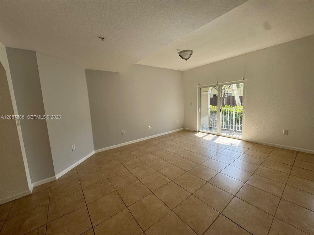 3-bedroom Condo — 11601 NW 89th St APT 106