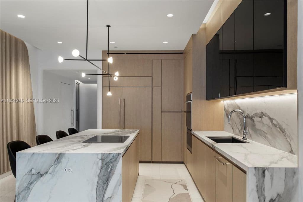 4-bedroom Property — 851 NE 1st Ave Unit 3411