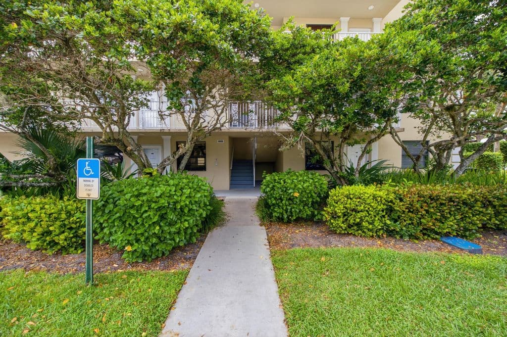 2+1 Condo — 3515 VILLAGE Boulevard #206