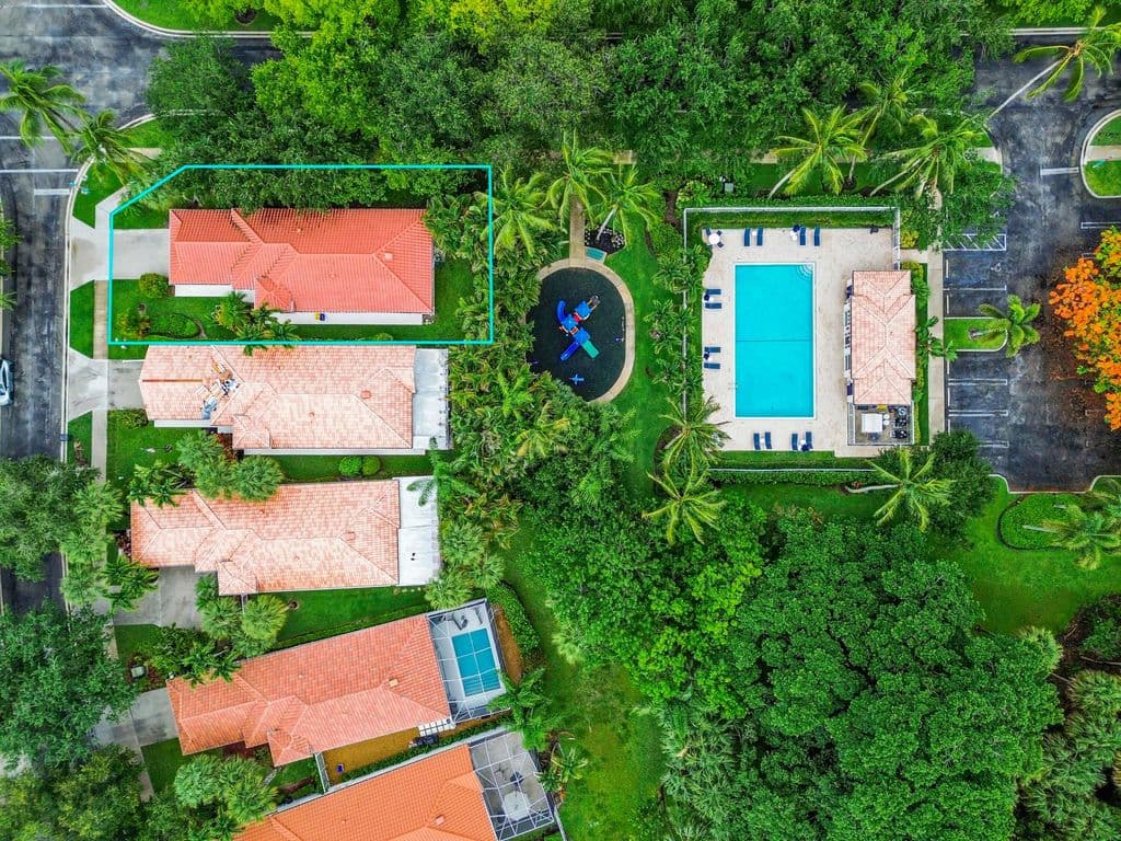 3+1 Müstakil ev — 4766 Valencia Drive