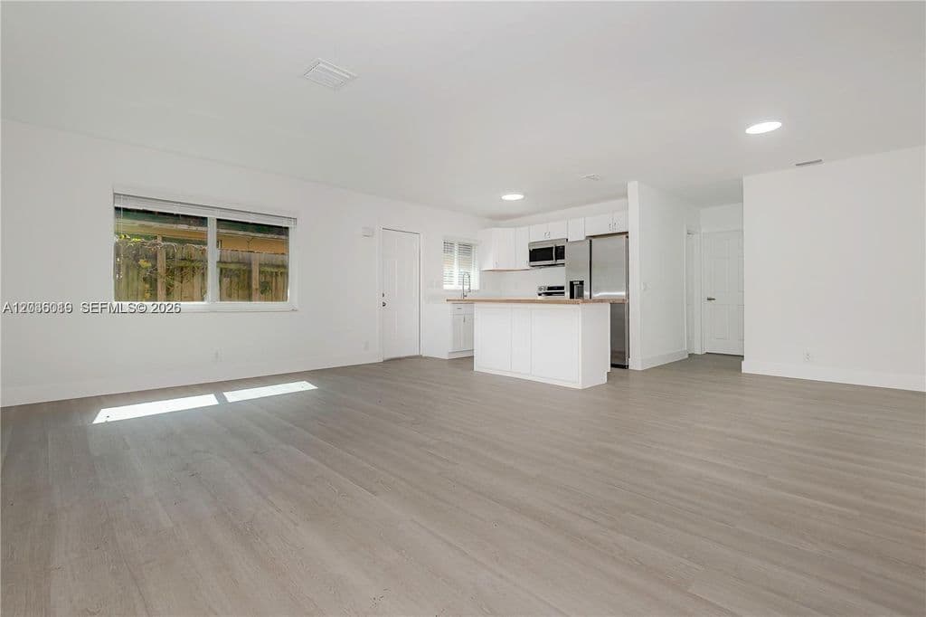 6-bedroom Property — 1511-1513 NW 8th Ave