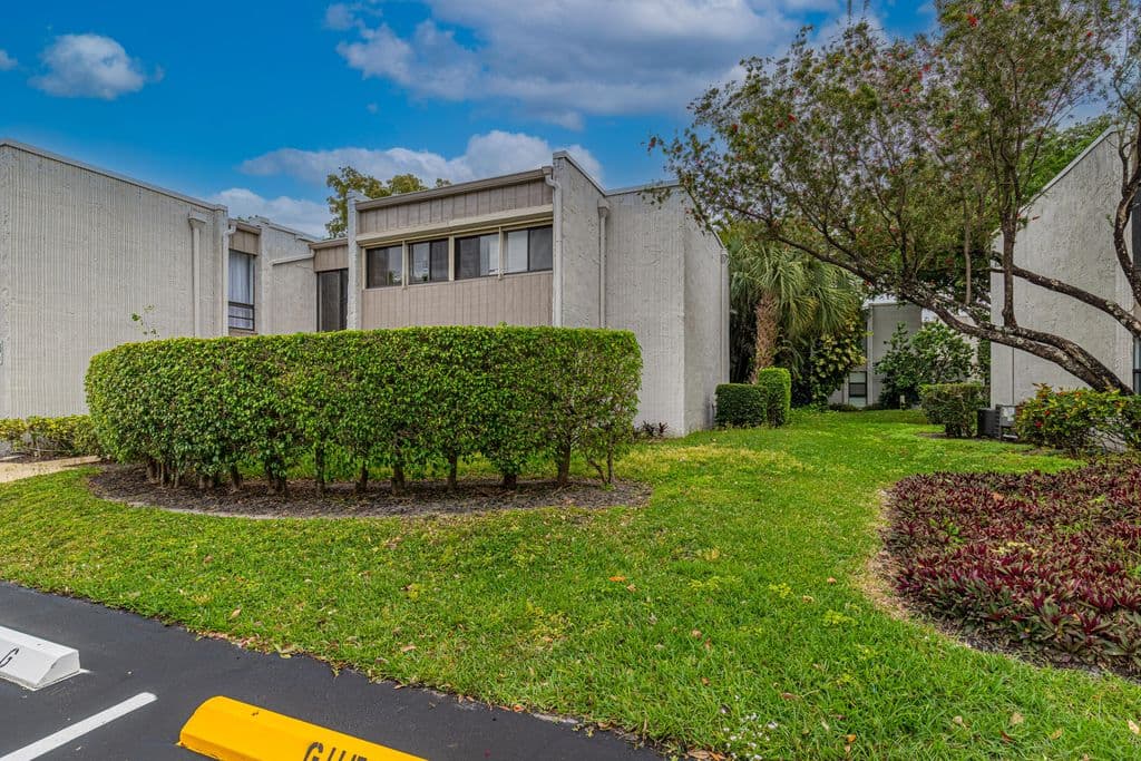 2-bedroom Condo — 6548 Spring Bottom Way #221