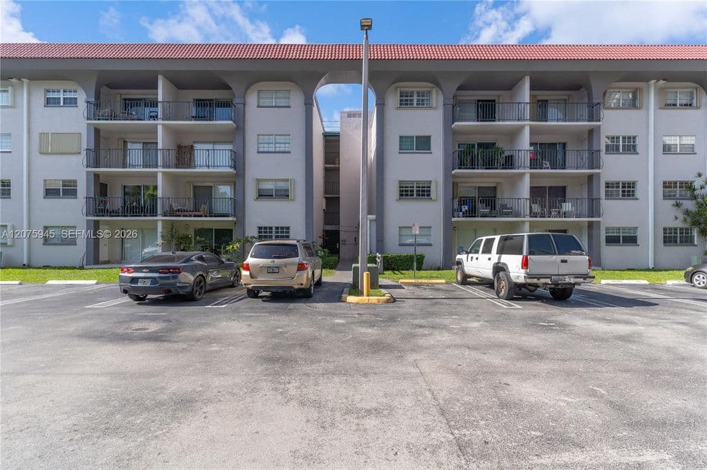 2+1 Condo — 8101 SW 72nd Ave APT 123W