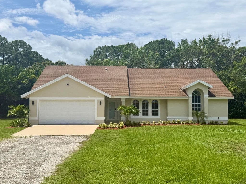4-bedroom Single-Family Home — 14618 63rd Court N