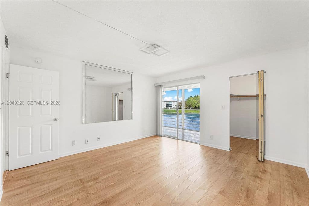 2+1 Condo — 4301 Martinique Cir APT H2