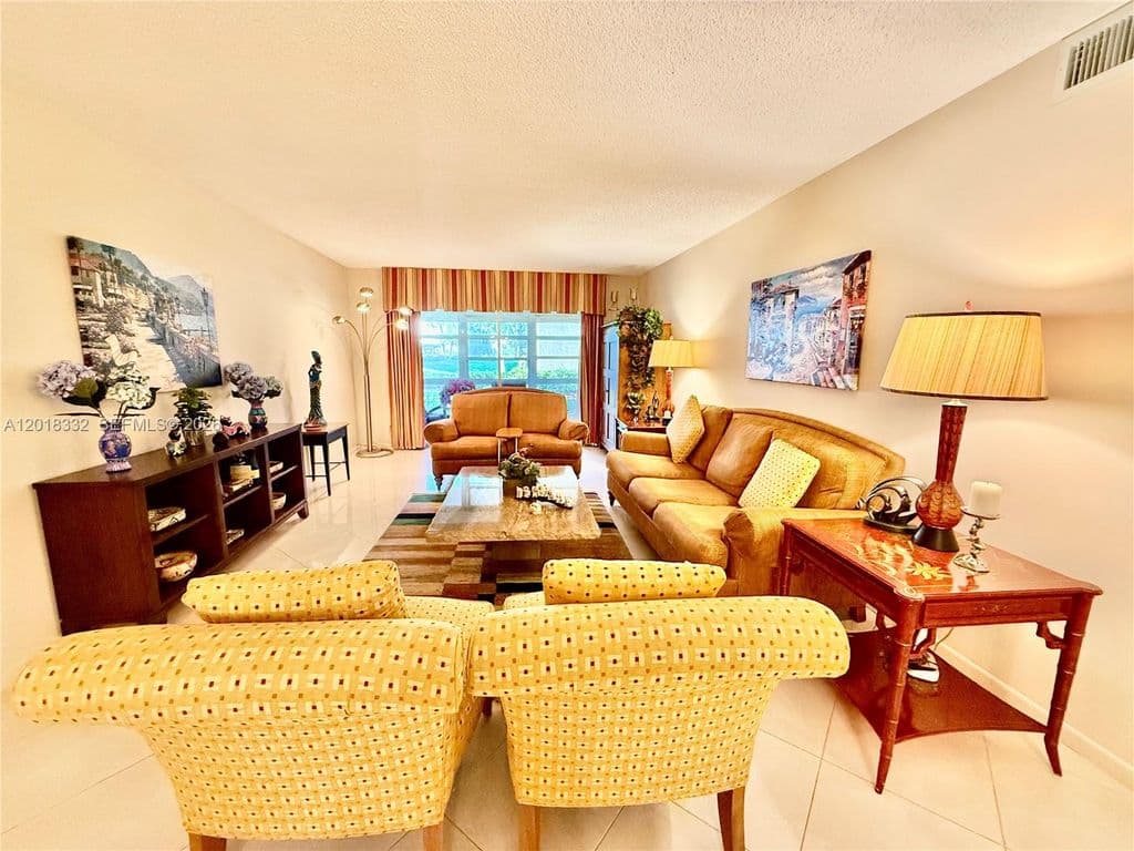 2-bedroom Condo — 2301 Lucaya Ln APT O1