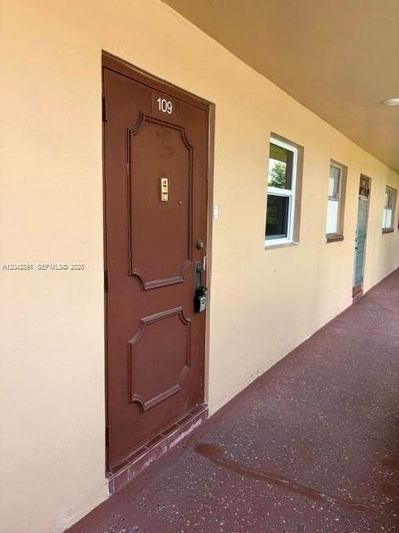 2-bedroom Condo — 2741 N Pine Island Rd APT 109