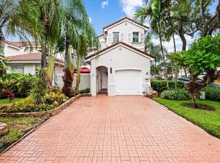 3-bedroom Townhouse — 1515 Seagrape Way, Hollywood, 33019