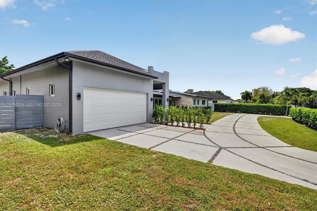 4-bedroom Single-Family Home — 11811 SW 82nd Rd