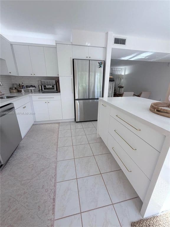 2-bedroom Condo — 17000 NW 67th Ave APT 112