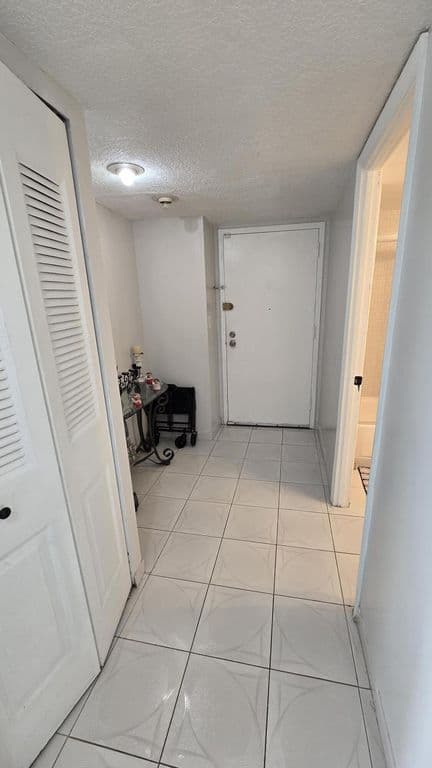 2-bedroom Condo — 4164 Inverrary Drive #601