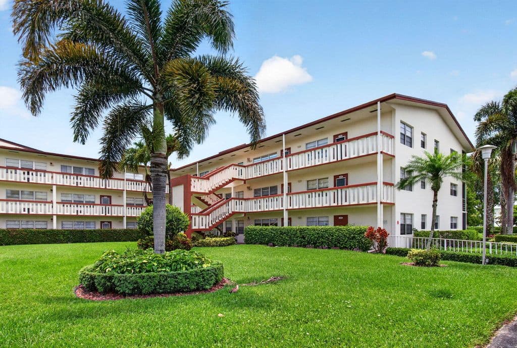 2+1 Condo — 374 Brighton I #374