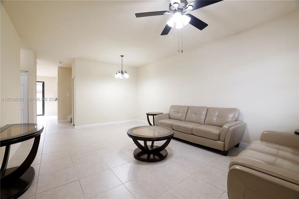 4+1 Mülk — 7146 SW 163rd Ave