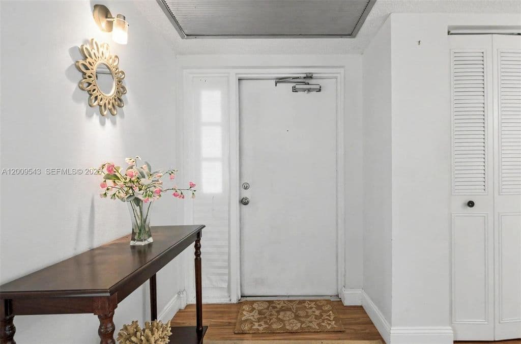 3-bedroom Condo — 9340 Lagoon Pl APT 110