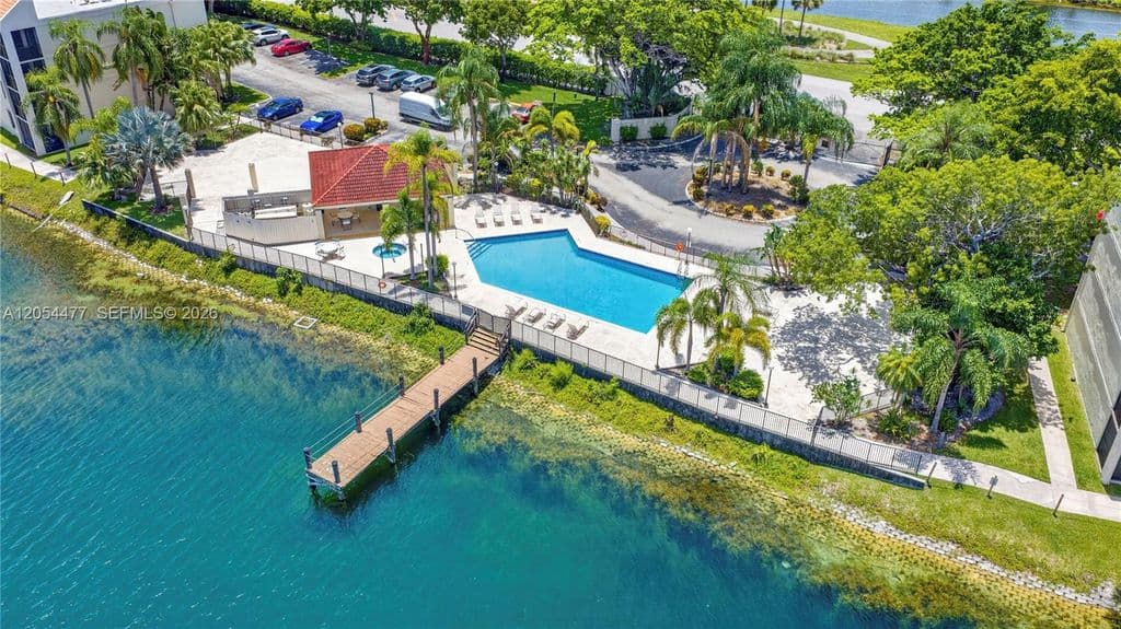 2-bedroom Condo — 117 Lake Emerald Dr APT 408