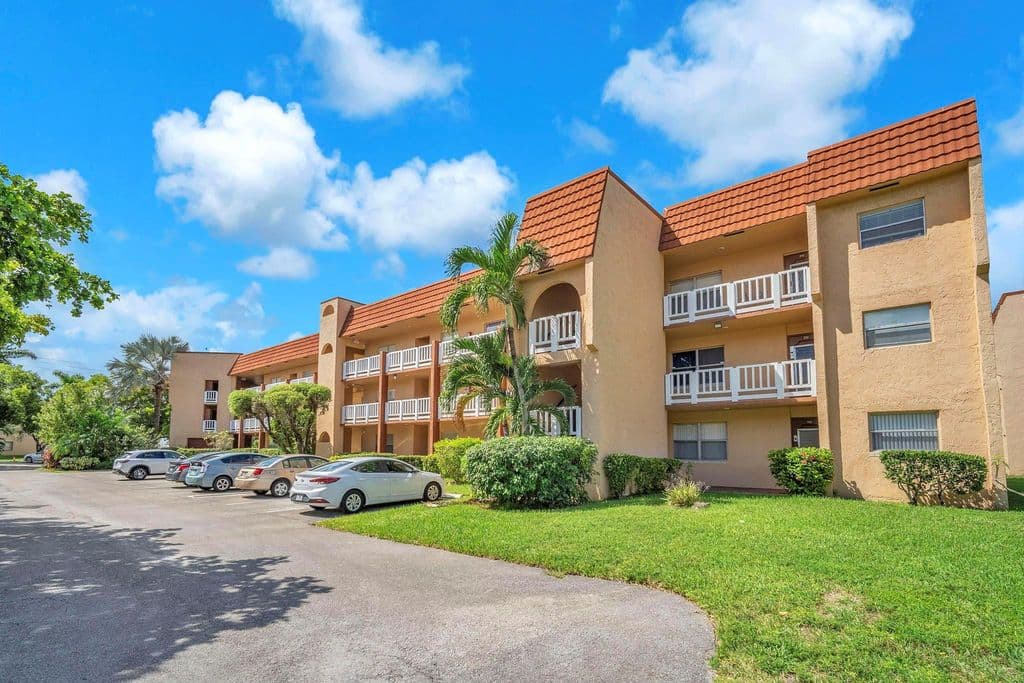 2-bedroom Condo — 9301 Sunrise Lakes Boulevard #207