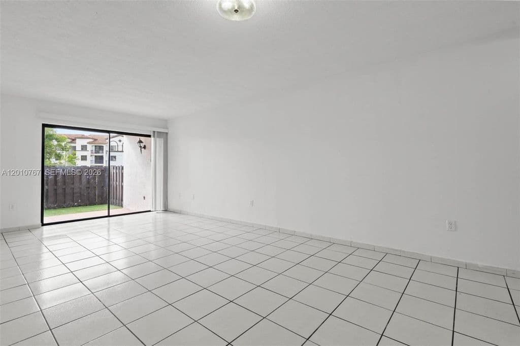 2+1 Condo — 9431 Fontainebleau Blvd APT 112