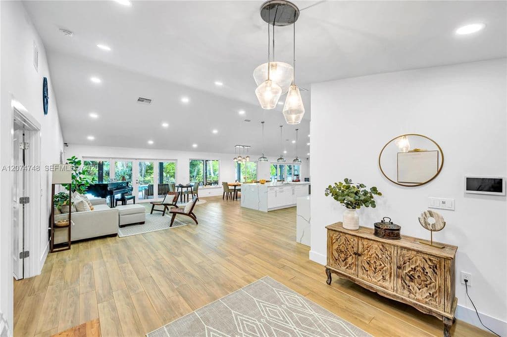 5-bedroom Single-Family Home — 8440 SW 182nd Ter