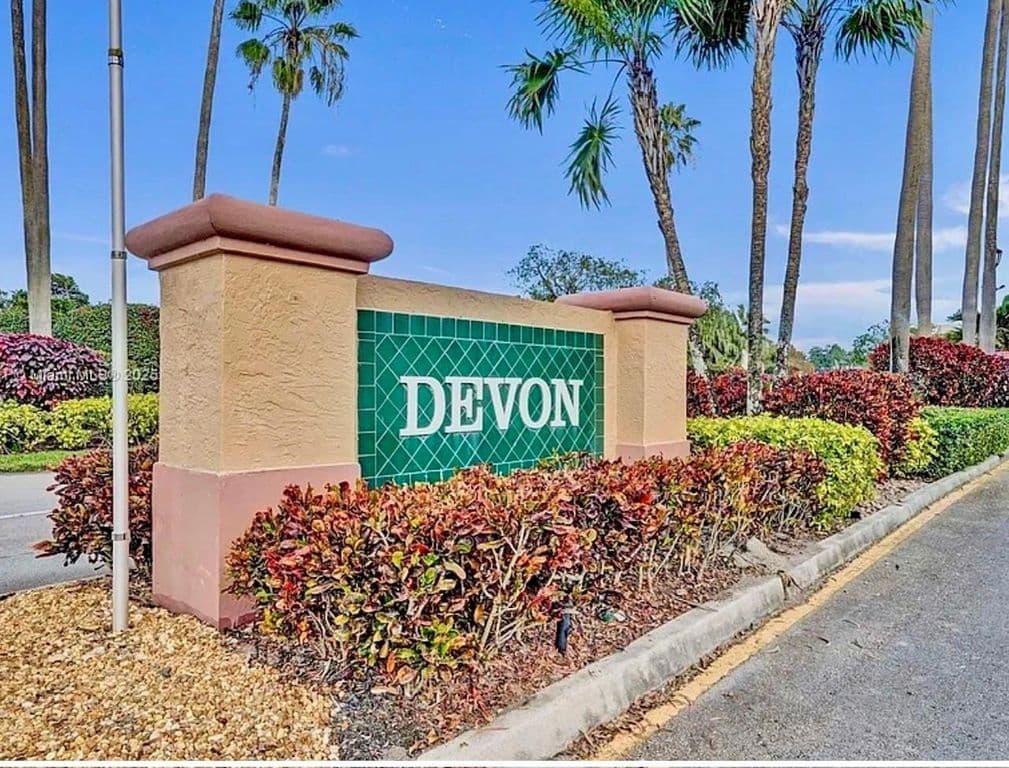2+1 Condo — 7302 S Devon Drive #307