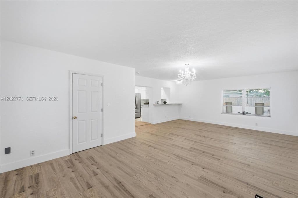 4+1 Müstakil ev — 2780 NW 25th St