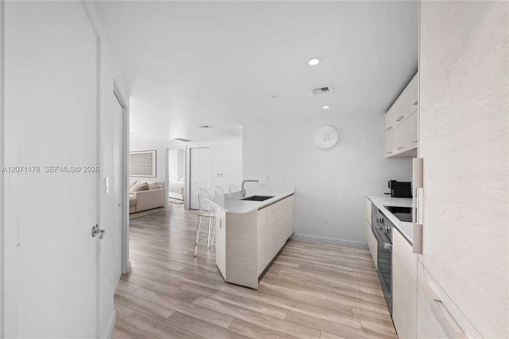 2+1 Condo — 1300 S Miami Ave #3709