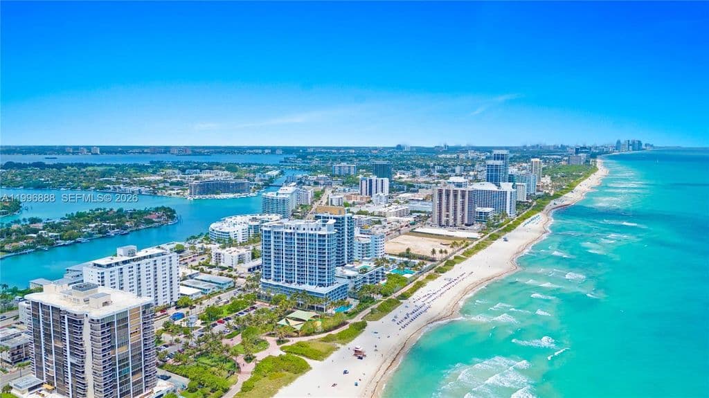 1+1 Condo — 6450 Collins Ave APT 204