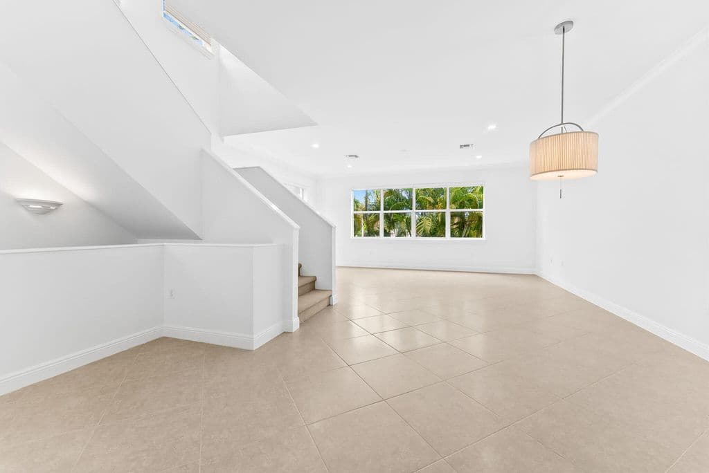 2-bedroom Property — 725 SW 4th Avenue