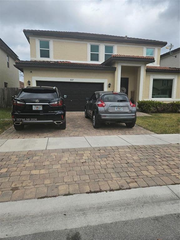 5-bedroom Single-Family Home — 4117 NE 21st St
